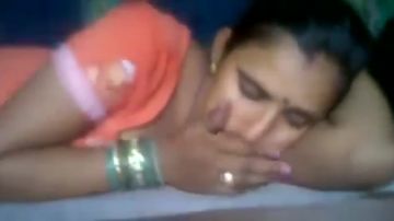 Indian MILF blowjob in closeup