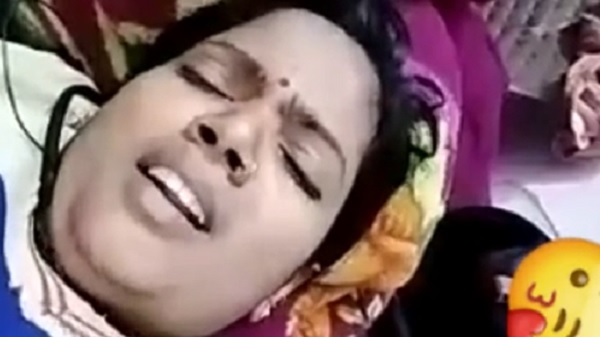 Desi village lady shows black pussy in online call